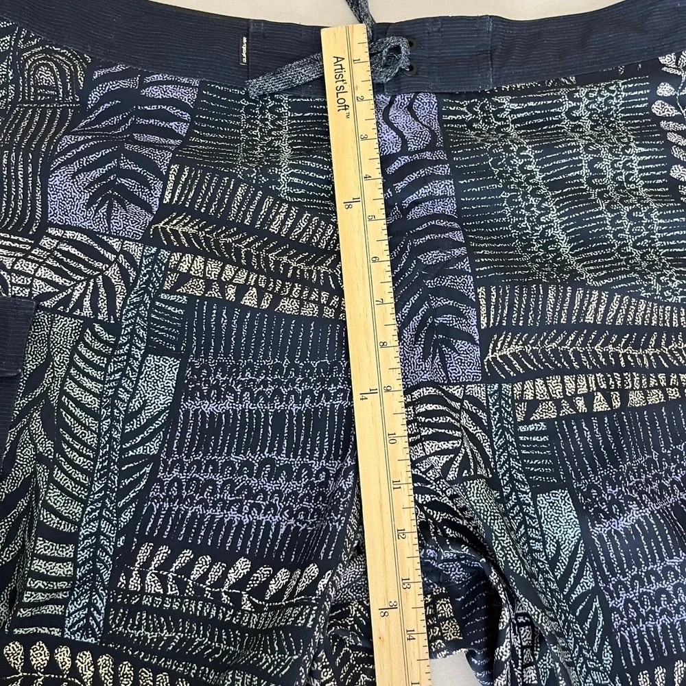 Quiksilver SurfSilk Mens 36 Boardshorts Blue Tribal Leaf Print Hawaii‎